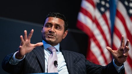 يقول مسؤول تنفيذي في مجال التكنولوجيا إن الذكاء الاصطناعي يغذي ازدهار إنتاجية العمال، وليس فقدان الوظائف