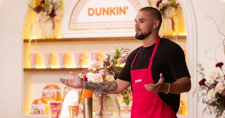 “الحياة السرية لزوجات المورمون” النجم تشيس مكوورتر يسخر من اعتقال وثيقة الهوية الوحيدة عن طريق ركوب الحافلة بدلاً من ذلك