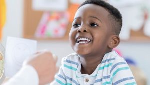 منحنى النمو.. نصائح ذهبية للأمهات لاكتشاف قصر قامة أطفالهن.. فيديو