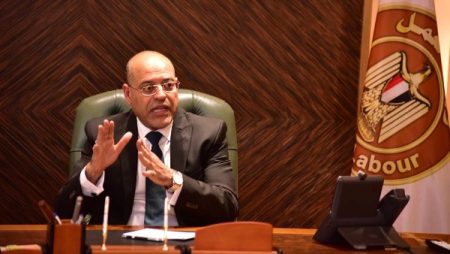 وزارة العمل: القانون الجديد يحمي حقوق العمال بعد انتهاء علاقة العمل سواء بالتصفية او الإغلاق