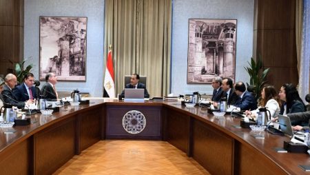 مدبولي يلتقي رئيس مجلس إدارة شركة “بلومبرج جرين” لبحث إقامة شراكات في مجالات الأمن الغذائي