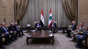 رئيس وزراء لبنان يستقبل مدبولي بمطار رفيق الحريري