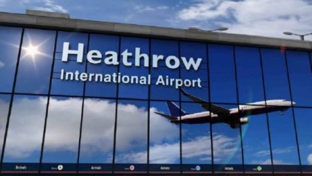 رجال يرشون رذاذ الفلفل على المارة بمطار هيثرو بلندن.. واعتقال مشتبه به في الهجوم