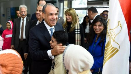 رئيس اللجنة العليا لحقوق الإنسان: مستشفى 57357 نموذج فريد للعطاء