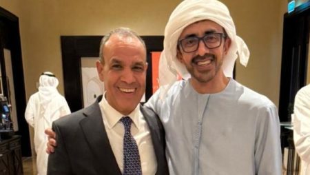 وزير الخارجية يلتقي الشيخ عبد الله بن زايد آل نهيان لتناول القضايا ذات الاهتمام المشترك