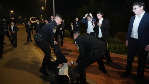 إسرائيل تشتعل.. فوضى واشتباكات بين الشرطة والحريديم