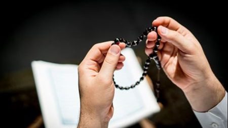 كيف تتساقط ذنوبك كأوراق الشجر؟.. بـ4 أذكار قبل وبعد أذان الفجر