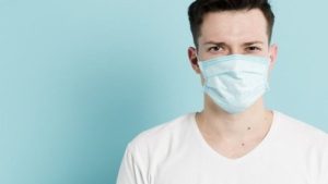 هل ارتداء الكمامات يحمي من فيروسات الشتاء؟.. مركز الإنفلونزا العالمي يُجيب