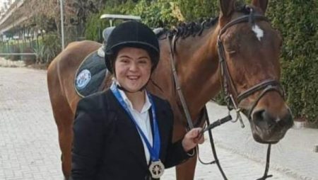 جامعة دمنهور تهنئ الطالبة آية شلتوت بـ كأس مصر للفرسان ذوي الهمم