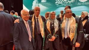 أبو العينين يهنئ حسام موافي لحصوله على جائزة الدولة التقديرية في عيد العلم