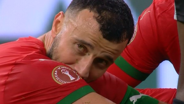 خرج باكيا.. إصابة خطيرة للاعب منتخب المغرب أمام جزر القمر في افتتاح بطولة كأس الأمم الإفريقية