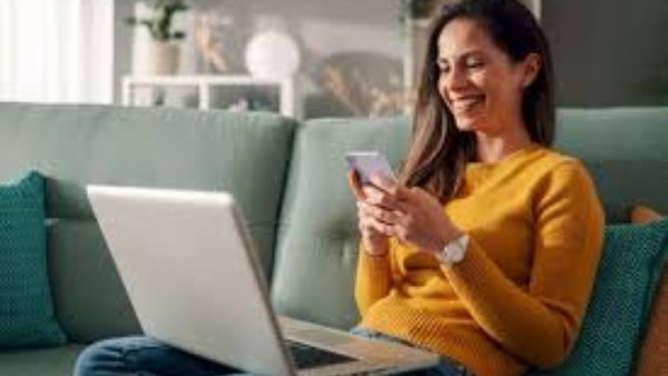 أفضل 5 طرق للمرأة لكسب المال بدون وظيفة رسمية 