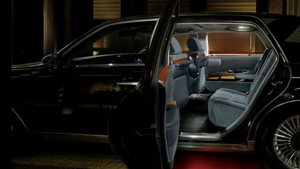 كلاسيكية بقدرات عصرية.. ماذا تقدم تويوتا سنشري 2026 وكم سعرها؟