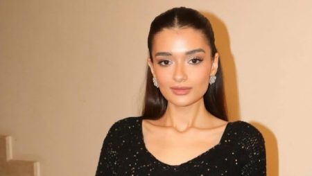 قصير بشراشيب.. ملك أحمد زاهر تخطف الأنظار بإطلالة شتوية