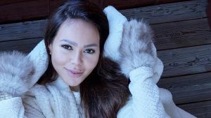 أسماء إبراهيم تخطف الأنظار بالفرير من فرنسا