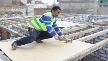 حكم إخراج الزكاة في تسقيف البيوت.. مفتي الجمهورية يوضح