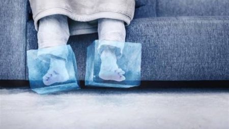 نشرة المرأة والمنوعات: متى تكون برودة القدمين في الشتاء علامة خطر؟.. نتائج واعدة لمرضى سرطان الغدة الدرقية المقاوم لليود المشع