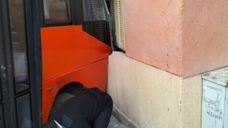 «صحينا على صوت قنبلة» لحظات الرعب بعد اقتحام أتوبيس شقة بمدينة بدر