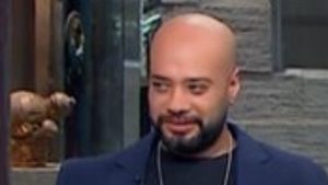 حاتم صلاح: شهر العسل كان أداء عمرة.. وشفنا قرود حرامية في بالي