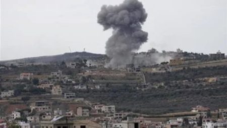 سلاح جو الاحتلال ينفذ ضربات على أهداف تابعة لحزب الله جنوبي لبنان