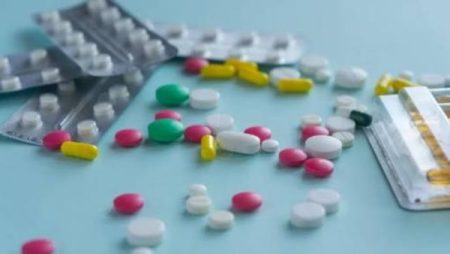 استشاري أمراض معدية يحذر: لا تستخدم المضادات الحيوية لعلاج الإنفلونزا