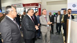 وزير الدولة للإنتاج الحربي يزور أجنحة الشركات المشاركة بمعرض EDEX 2025