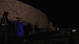 الانقلاب الشتوي في نيوغرانج الإيرلندي يجذب 2000 زائر.. فيديو