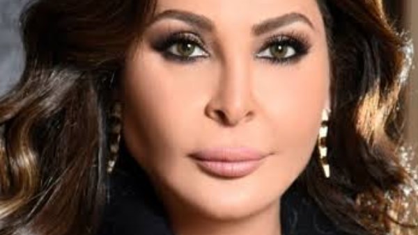 عظمة علي عظمة .. إليسا تشيد بفيلم الست ومني زكي