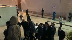 انتهاء صلاة الجنازة على جثمان الراحلة نيفين مندور.. فيديو