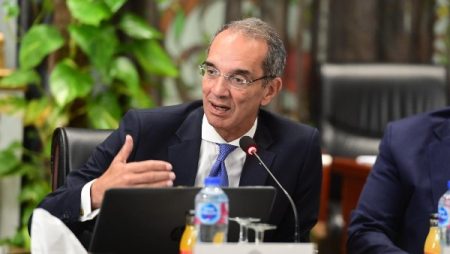 وزير الاتصالات: تحفيز الشركات العالمية لزيادة الاستثمارات والتوسع بمصر.. ونواب: يساهم في زيادة الصادرات واستغلال العمالة المصرية
