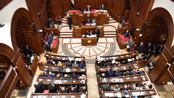 إسكان الشيوخ تناقش اقتراحا برغبة بشأن الإسراع في استكمال امتداد الطريق الصحراوى الشرقي من الأقصر حتى أسوان