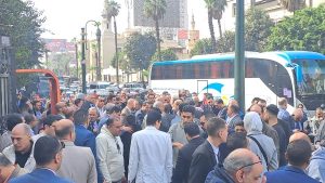 توافد الأعضاء إلي مقر نقابة المحامين للمشاركة في جمعية المعاشات