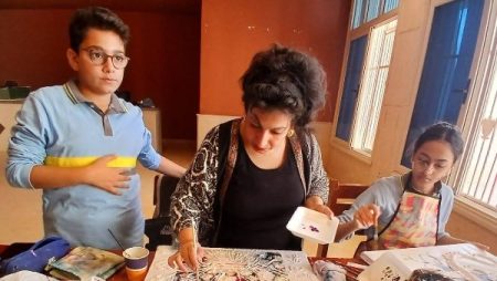 الرسم بالمعجون.. ورشة رسم بمتحف سوهاج القومي