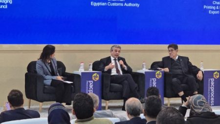 رئيس الجمارك: التسهيلات الجمركية تعزز تنافسية الاقتصاد المصري وتدفع حركة التجارة