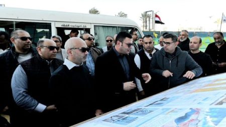 وزير الإسكان يتفقد برج LD04 ضمن الأبراج الشاطئية وكومبوند” مزارين” والحي اللاتيني بمدينة العلمين الجديدة