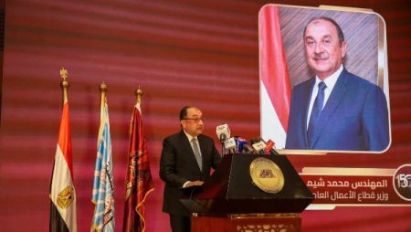 وزير قطاع الأعمال: الصحافة الوطنية شريك أصيل في مسيرة التنمية وبناء الوعي