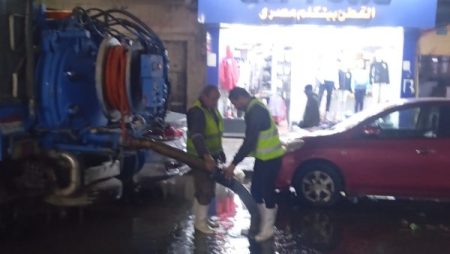 طوارئ في الصرف الصحي بالقاهرة الكبرى للتعامل مع مياه الأمطار ..صور