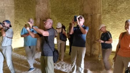 موسم سياحي مميز.. وفود سياحية متعددة الجنسيات تزور المناطق الأثرية بالمنيا