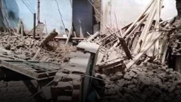 انهيار منزل خلف معبد إسنا بالأقصر.. وفرض كردون أمني حول موقع الحادث |تفاصيل