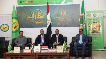 محافظ أسوان يشيد بمبادرة جامعة العبور لإهداء 10 منح دراسية لأبناء المحافظة