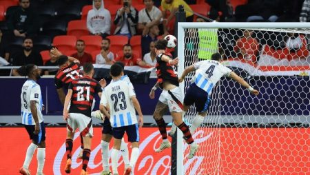 دانيلو لويز يحرز هدف تقدم فلامنجو البرازيلي في شباك بيراميدز