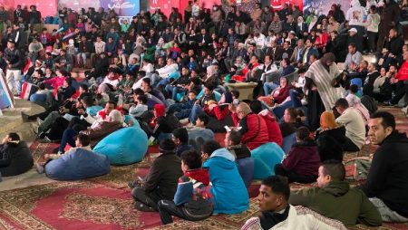 يارب النصر لمصر .. المئات يشاهدون لقاء مصر وأنجولا بمركز شباب الجزيرة