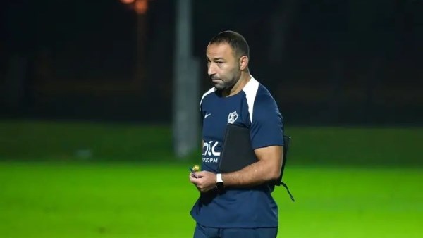 جلسة فنية بين أحمد عبدالرؤوف ولاعبي الزمالك استعدادا للقاء الحرس