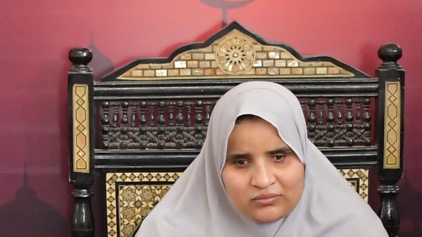 سأموت خادمة لكتاب الله.. قصة مشاركة فى مسابقة بورسعيد الدولية لحفظ القرآن