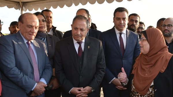 محافظ بورسعيد يتفقد بدء العمل في مشروع إنشاء 111 عمارة سكنية  بالحى الإماراتي