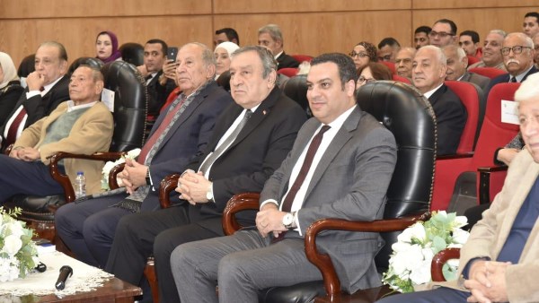 نائب محافظ بورسعيد يشهد فعاليات الصالون البحري ويؤكد دعم المحافظة للثقافة والوعي الوطني