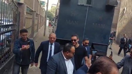 رفع جلسة محاكمة رمضان صبحى و3 آخرين بتهمة التزوير للنطق بالحكم