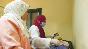 فحص 897 حالة في قافلة طبية لجامعة كفر الشيخ بقرى الحامول