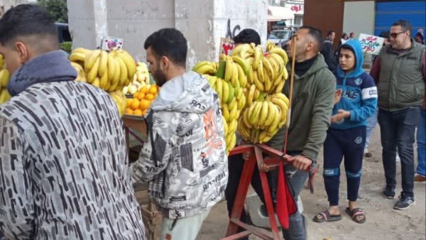 حملات لرفع الاشغالات في حلقة السمك والنقراشي بالزقازيق| صور