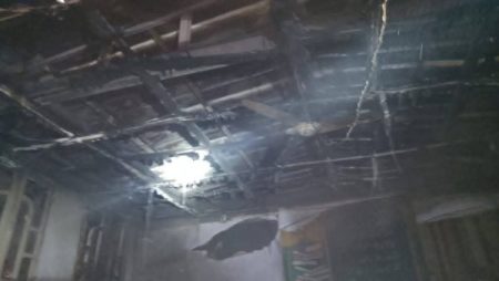 السيطرة على حريق نشب بمكتبة داخل حديقة الطفل العامة بالزقازيق.. والمحافظ يتفقد المكان